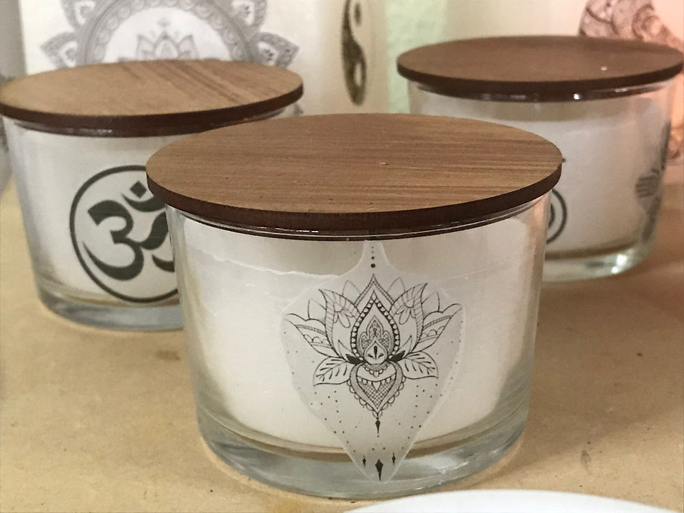 Miniatura: Vela no copo de vidro personalizado com mandalas, e tampa de madeira.