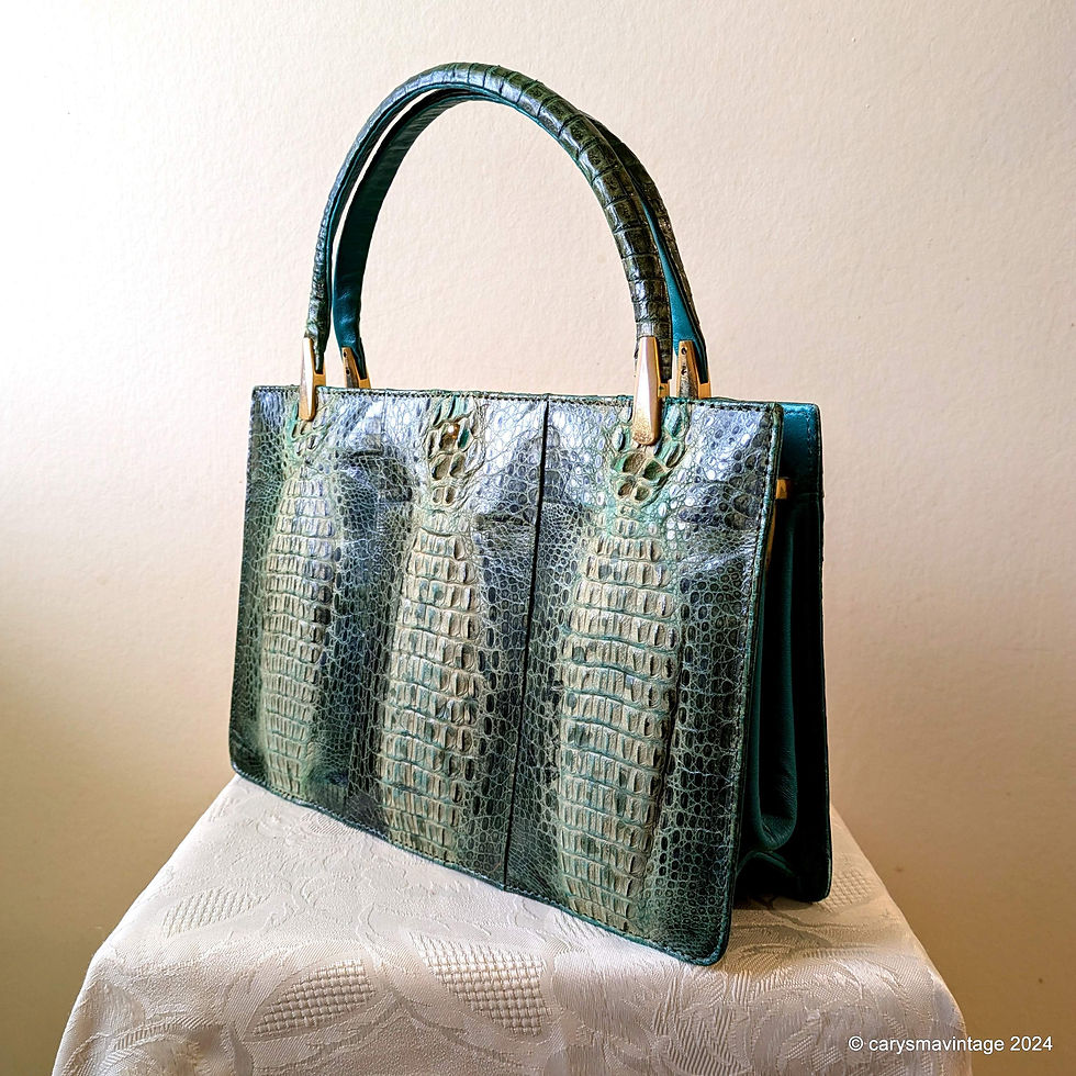 Thumbnail: Green textured rigid boxy handbag with coin purse