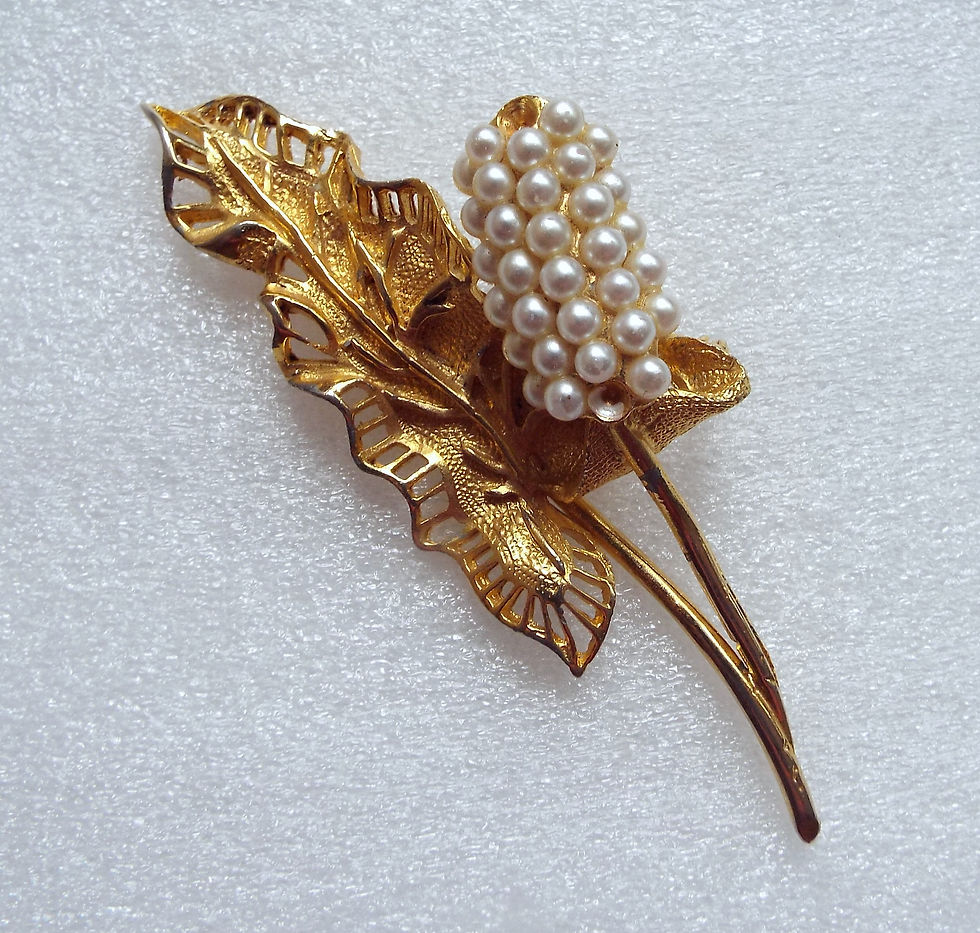 Hollywood gilt leaf shaped brooch with pearl cluster