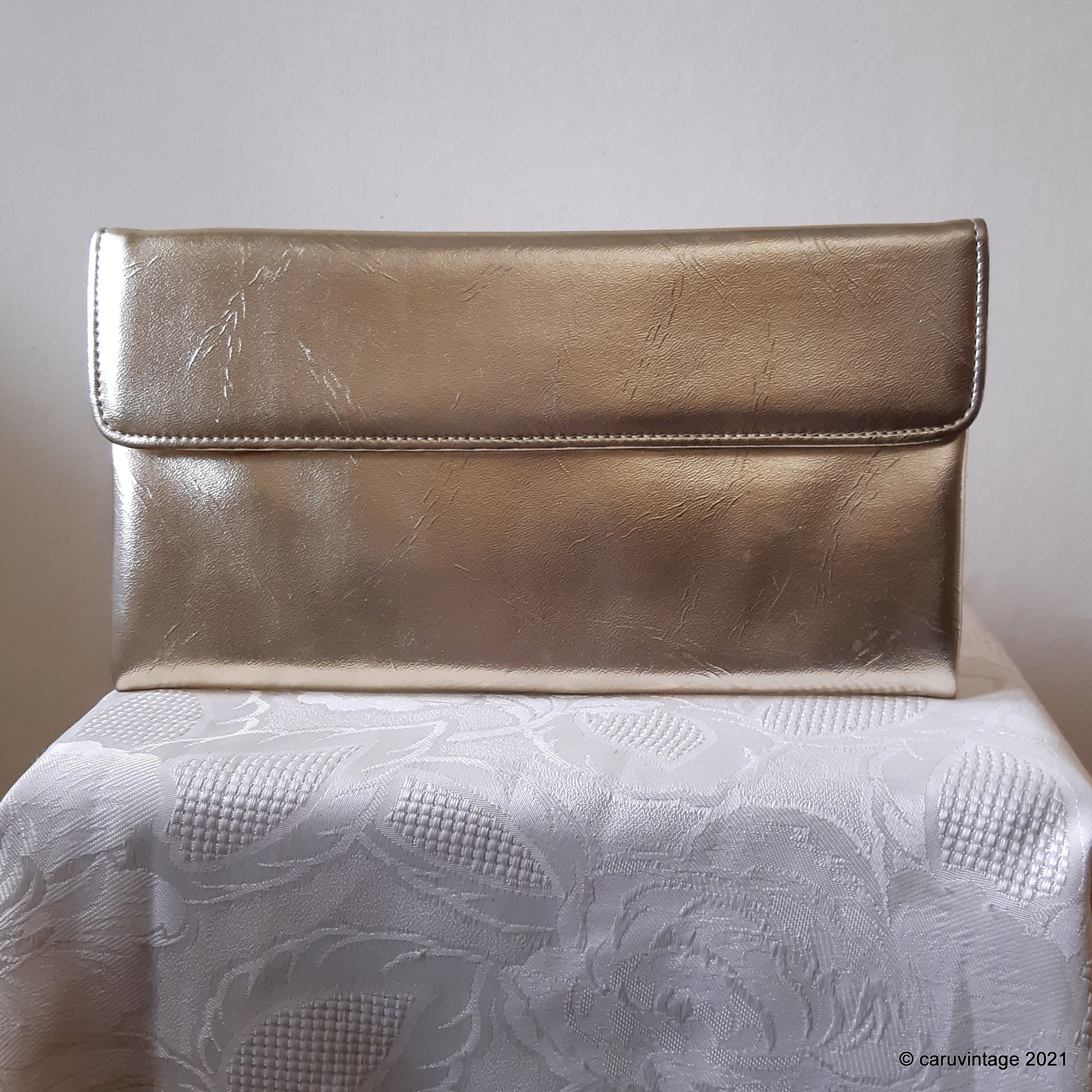 1950s/1960s Shiny Gold vinyl clutch bag