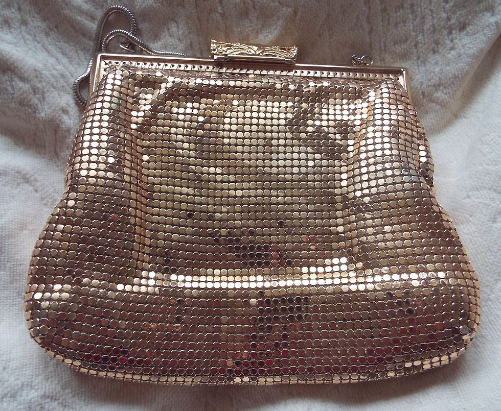 Thumbnail: Lotte Royal Mesh gold metal mesh evening bag with filigree clasp