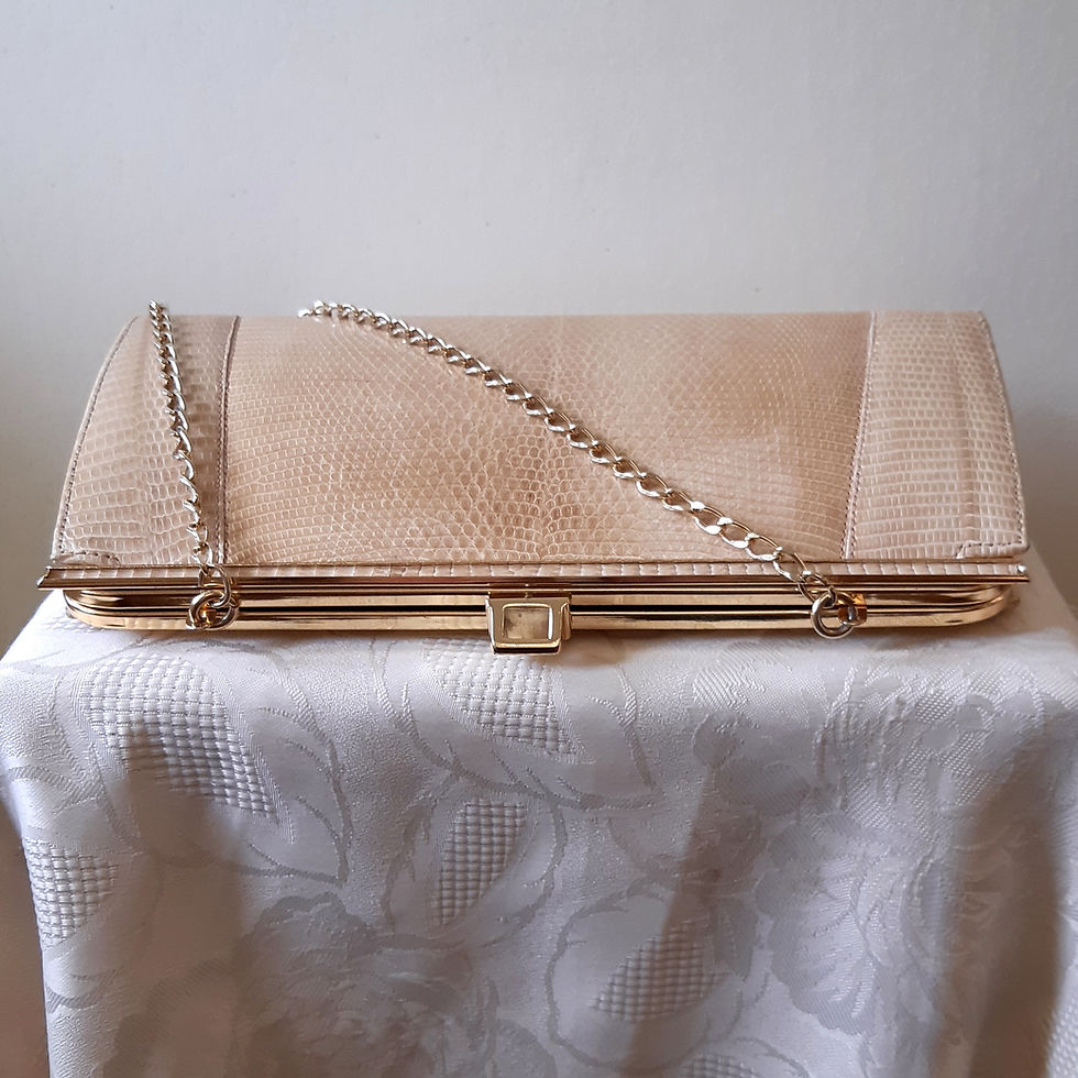 Thumbnail: Widegate honey blonde lizard leather clutch with chain strap