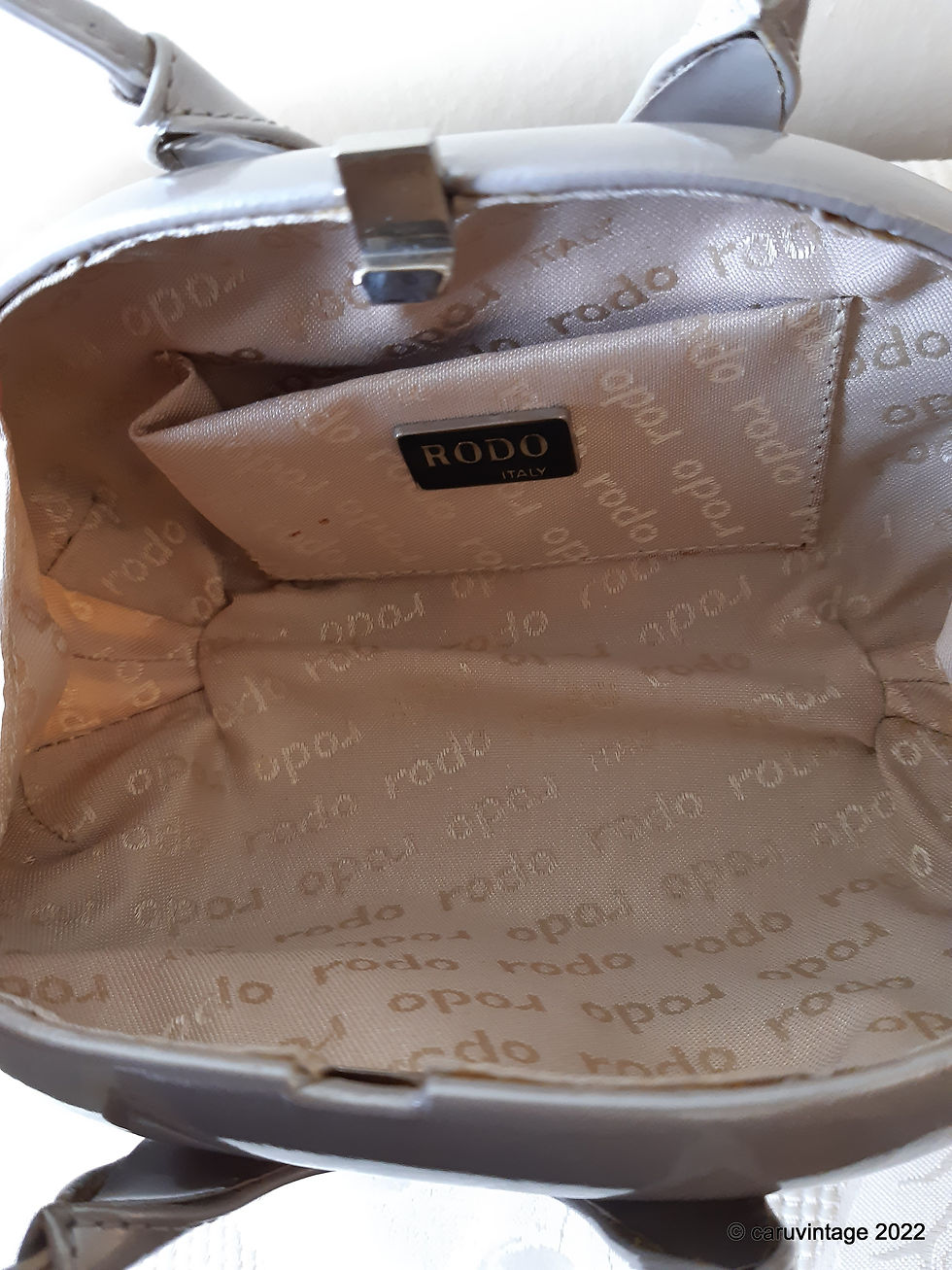 Thumbnail: Rodo Italy pearly silver small hardshell handbag