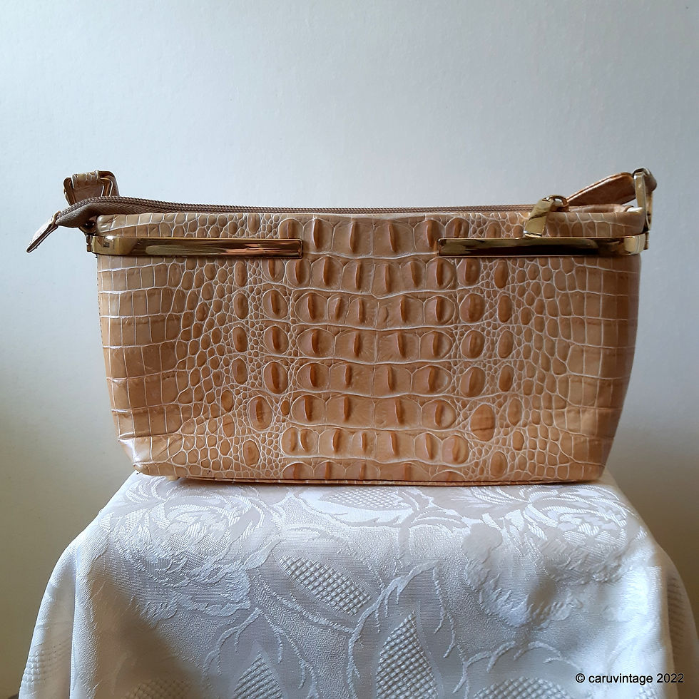 Thumbnail: Lanzetti, Lexiapel rich honey blonde textured leather shoulder bag