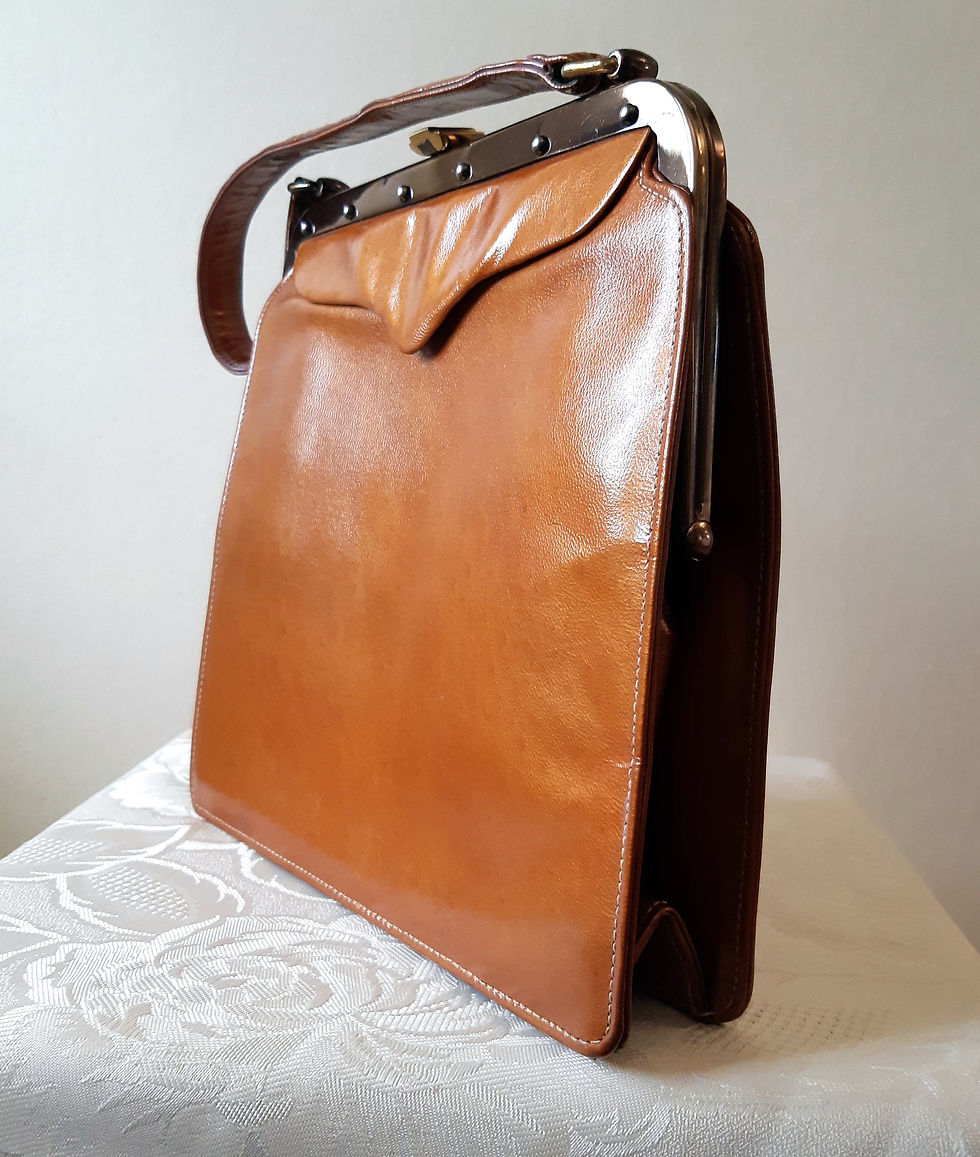 Thumbnail: 1950s/60s Lodix golden tan leather handbag with matching coin purse