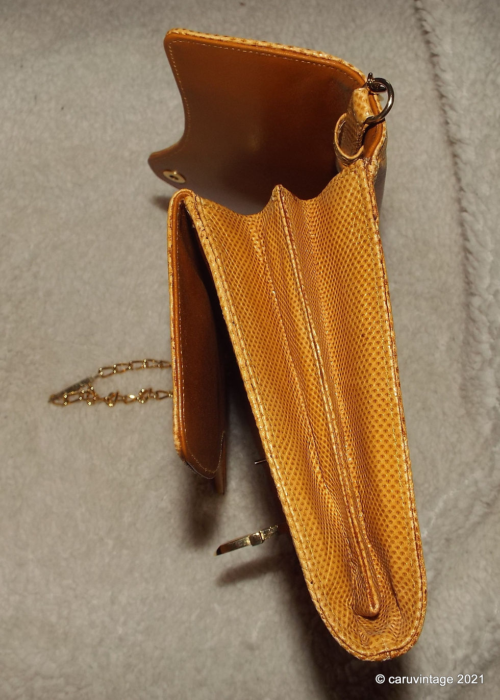 Thumbnail: 1970s Guido Borelli honey blonde lizard reptile skin leather handbag