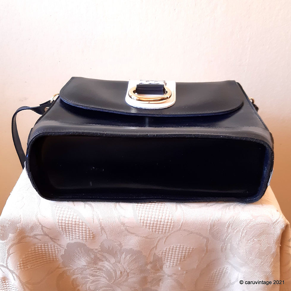 Thumbnail: Navy blue and white leather shoulder bag