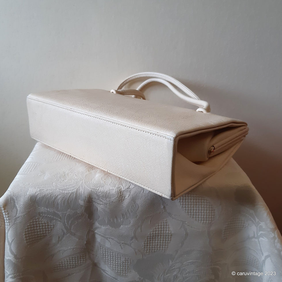 Thumbnail: Waldybag cream leather classic style handbag