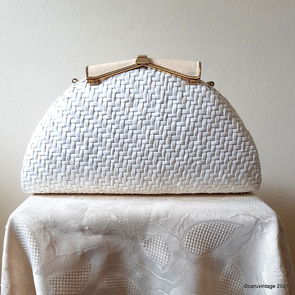 Thumbnail: Rodo white glazed wicker large clutch bag with enamelled clasp and chain strap