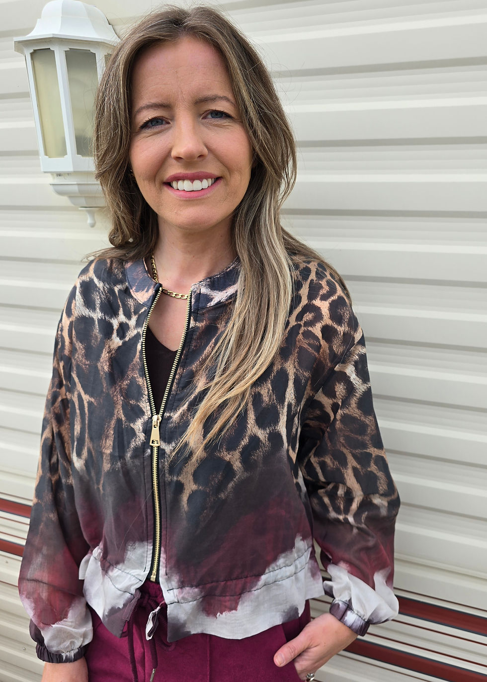 Thumbnail: Saffron leopard print light weight jacket - BURGUNDY 