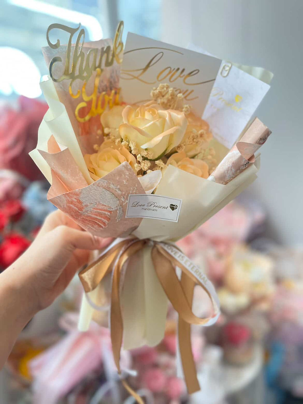 縮圖：漸變玫瑰香皂花束  (M) - Mini Soap Flower Bouquet