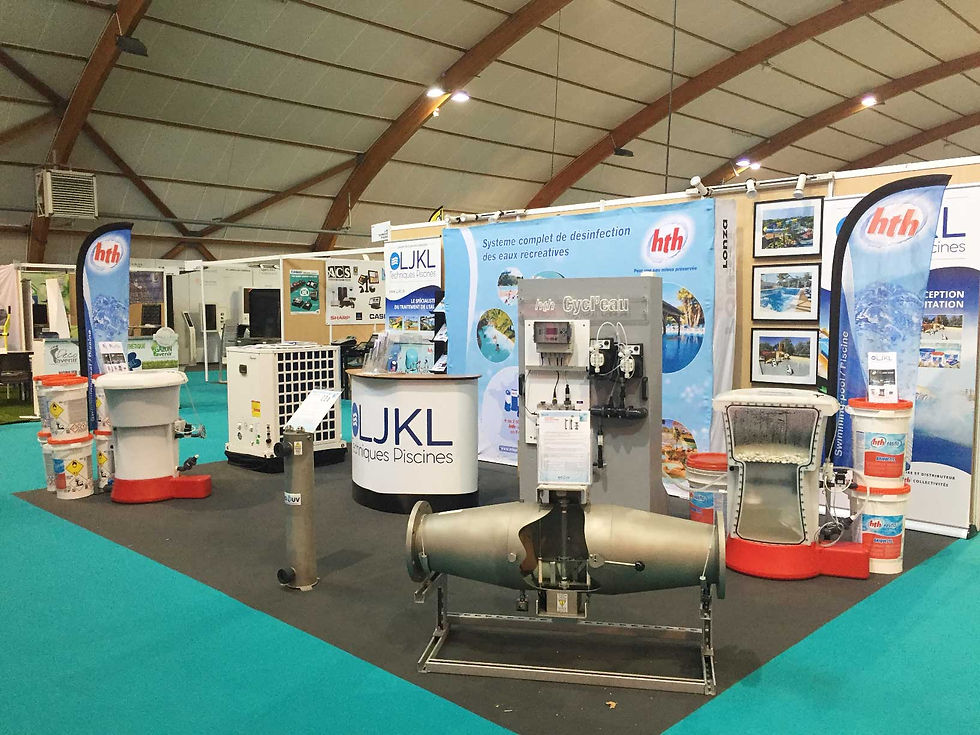 LJKL Techniques Piscines met en avant sur le stand la marque hth (un des leaders du traitement de l'eau des piscines collectives, ses systèmes de chauffage et de déchloramination.