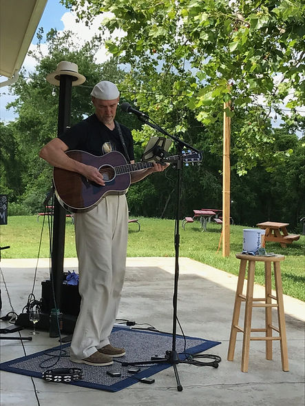 50WestVineyards-Strumming