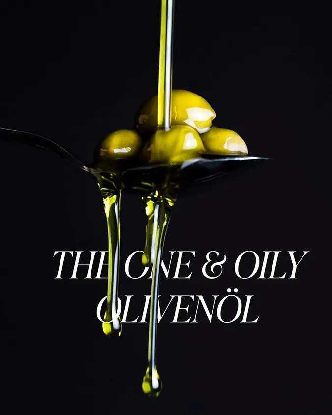 The one and oily Olivenöl Foto von Oliven die mit Olivenöl übergossen werden