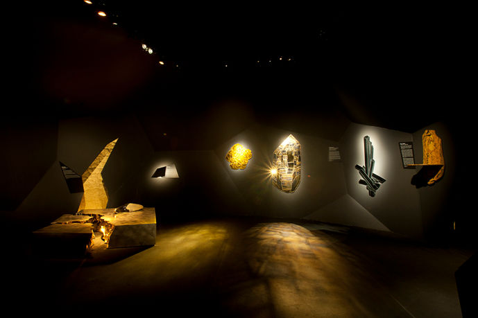 curation, design d'espace et scénographies immersives d'exposition art, design