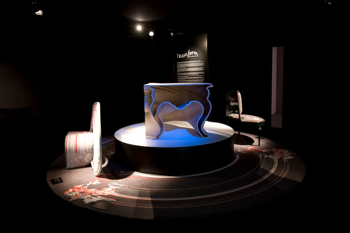 Vue de l'exposition TRANSFORM au salon Maison & Objet - 2008. Concept - curation - design d'espace - scénographie - production - installation par Laetitia Simonin pour Elizabeth Leriche