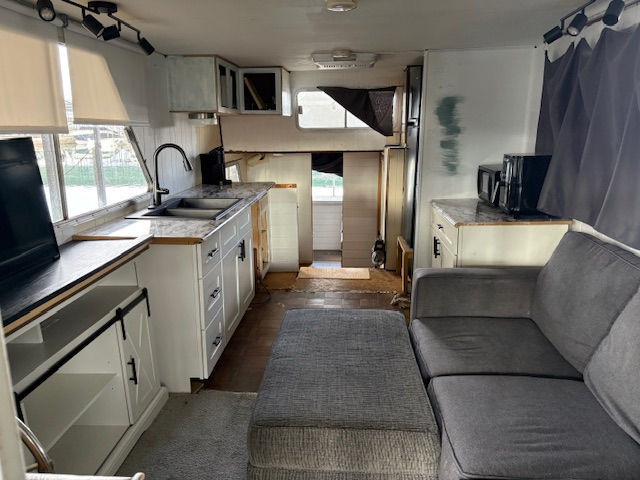 Thumbnail: 1986 Gibson 12x42  -  Stock# 3124