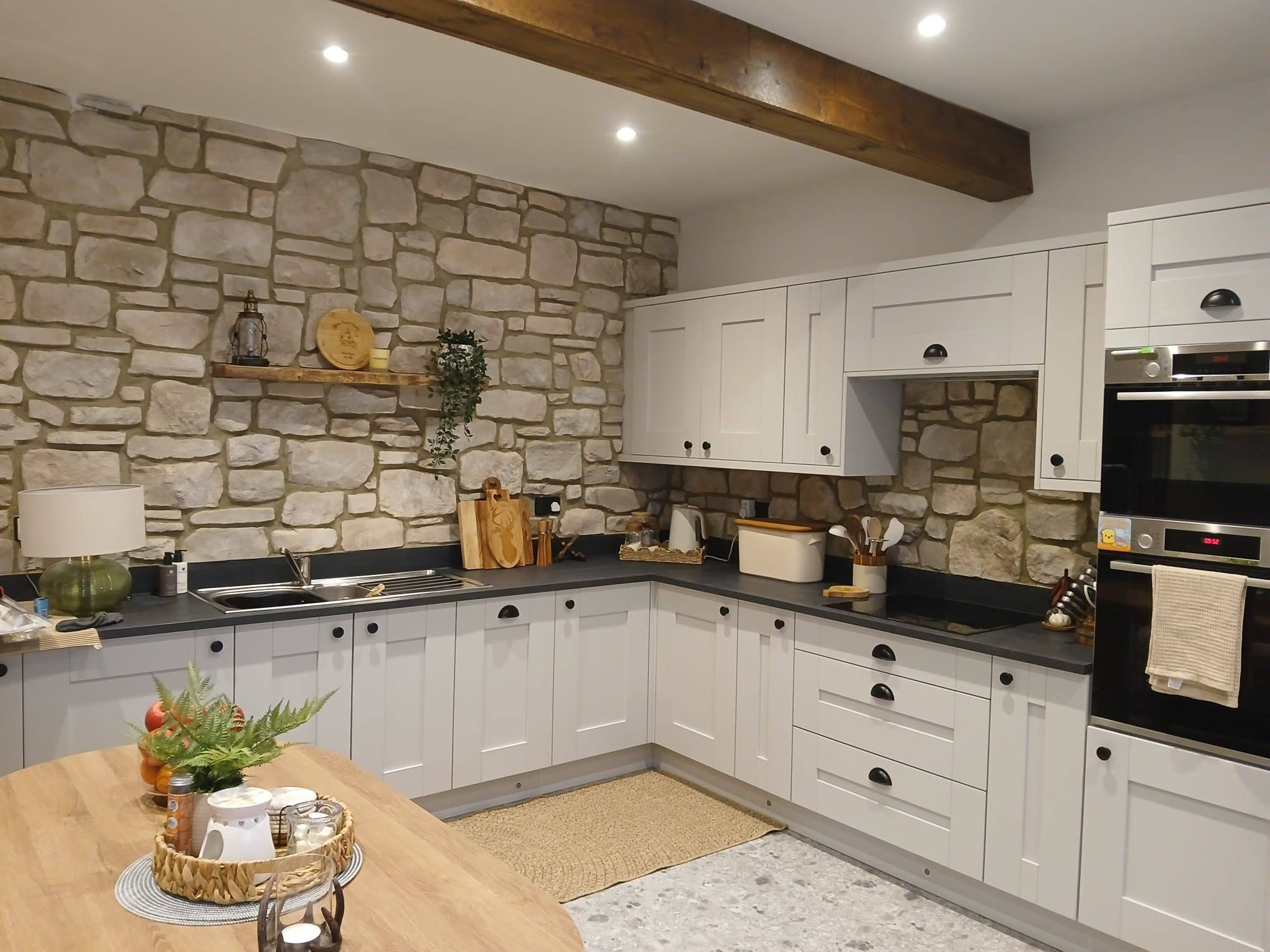 Dover White Stone Veneer Kitchen Splash Back