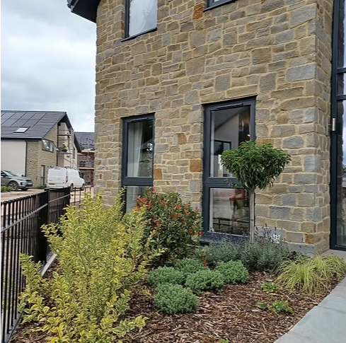 Forest Pennant Stone Slips House Face