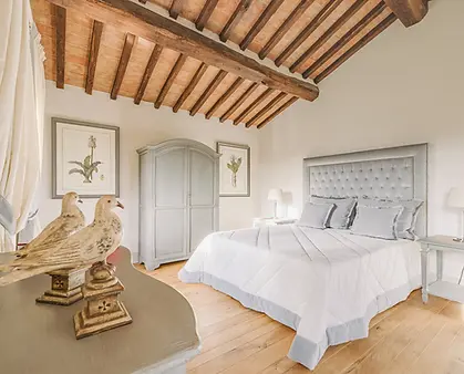 13-Tuscany-Luxury-Holiday-Villa-Master-Bedroom-TU1052.webp