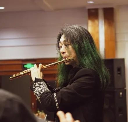 Zhu YuJian Flutist • Educator • Performer