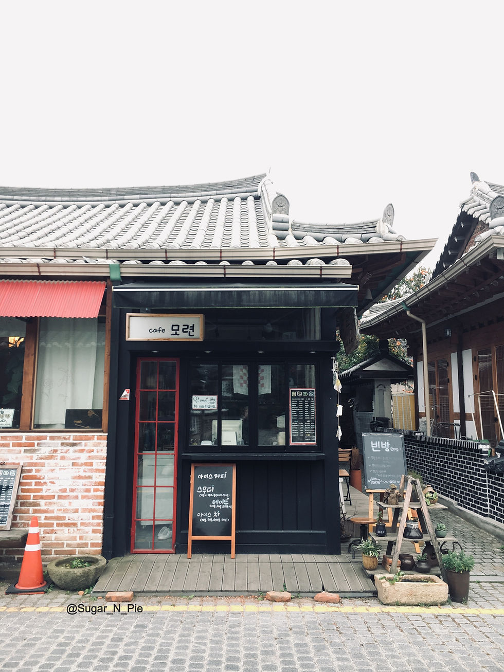 Jeonju itinerary || Some of the hanok in Jeonju Hanok Village has been furnished and turned into business-use.