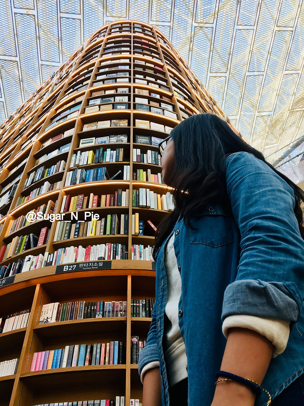 Seoul Itinerary || Tall book shelves in Starfield Coex Library