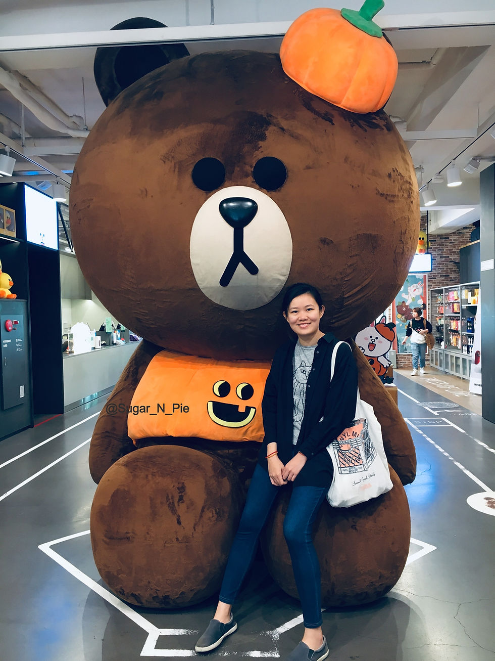Seoul Itinerary || Big Brown bear in Line Friends Store
