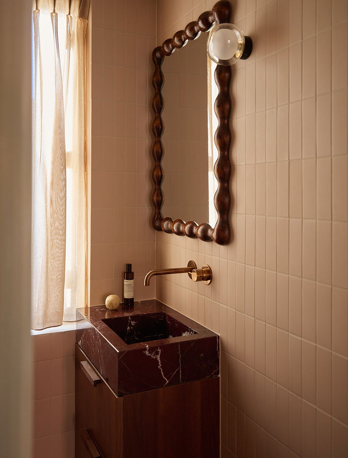 Bespoke guest bathroom at Maisonette Herenmarkt Amsterdam by Studio Elèn Letort