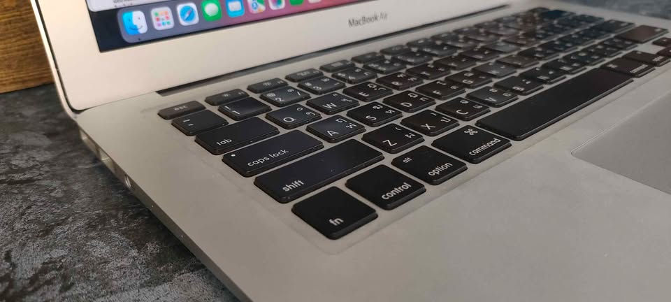 ภาพขนาดย่อ: MacbookAir 2017 13" พร้อมใช้งานมีสายชาจ เล่น LINE แบตเก็บไฟ1-3 ชม.