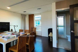 內湖「湖園電梯大別墅」