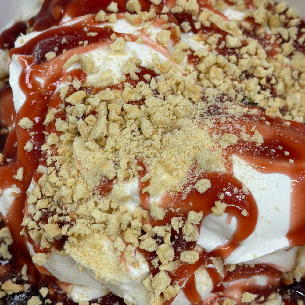 Scoop of Strawberry Lemon Squeezy ice cream from Scoops on Tap
