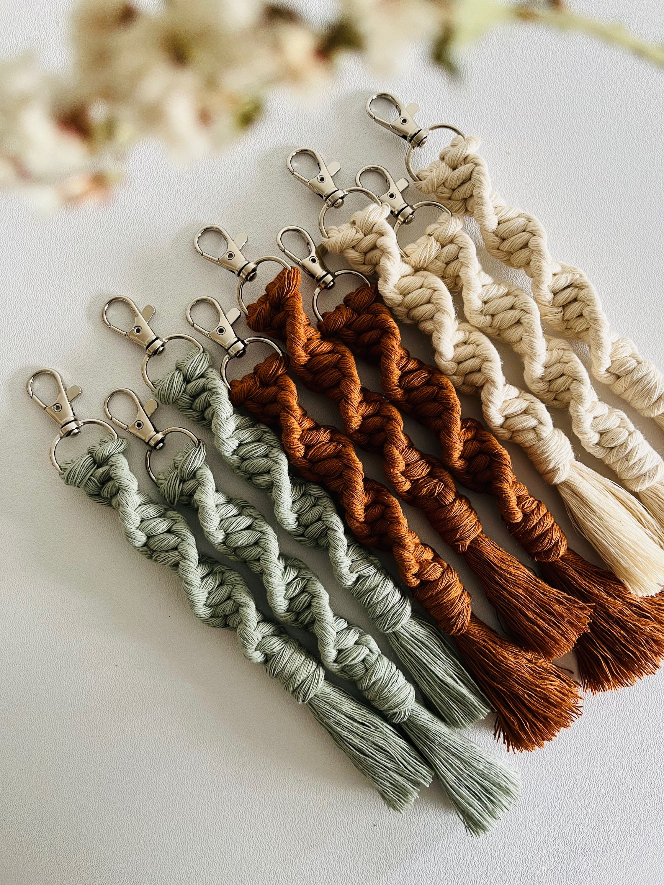Porte-clés en macramé torsadé