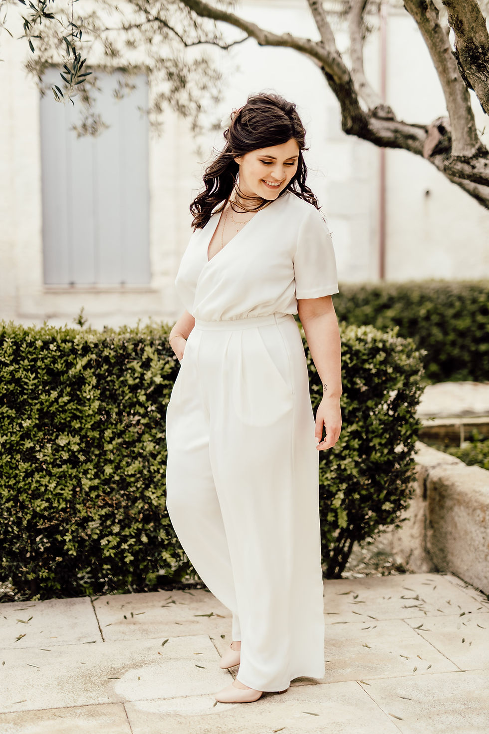 Combinaison pantalon de mariage simple en crêpe créée sur-mesure à Montpellier par Coeur Sauvage