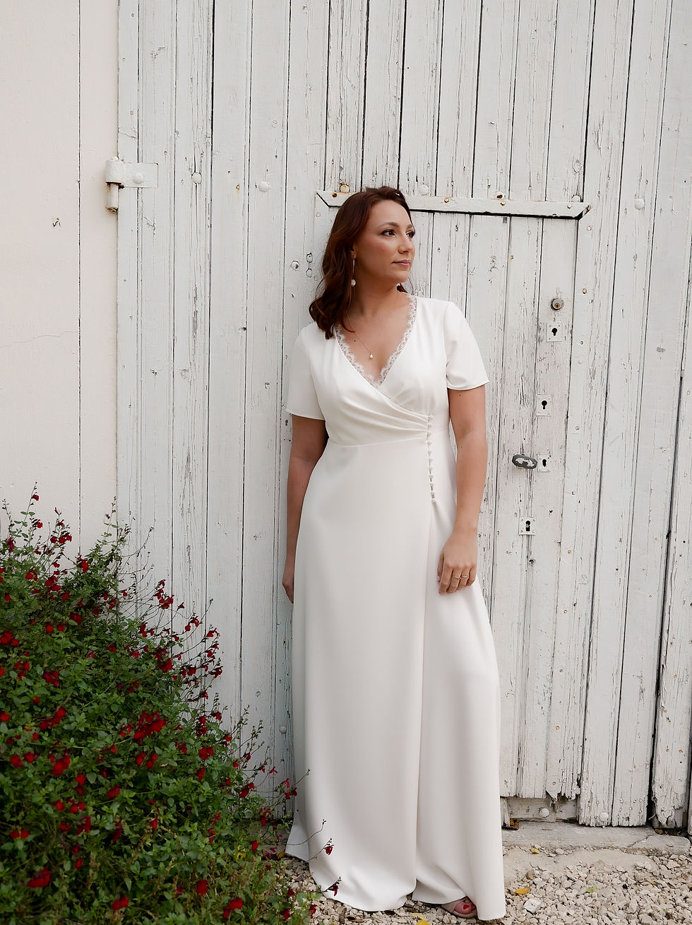 Robe de mariée portefeuille drapée créée sur-mesure à Montpellier par Coeur Sauvage