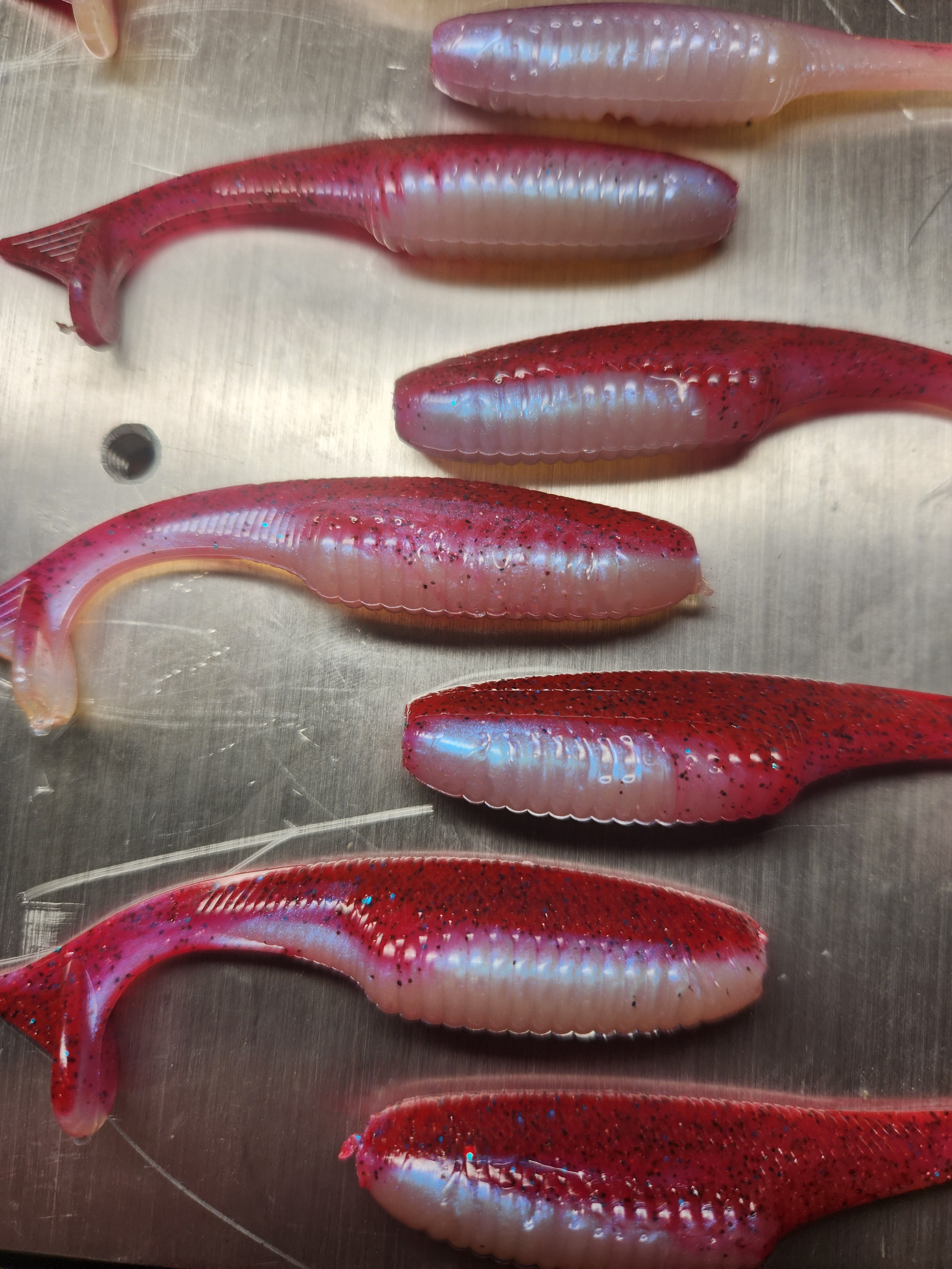 3.2" Slouch Bleeding Shad Laminate