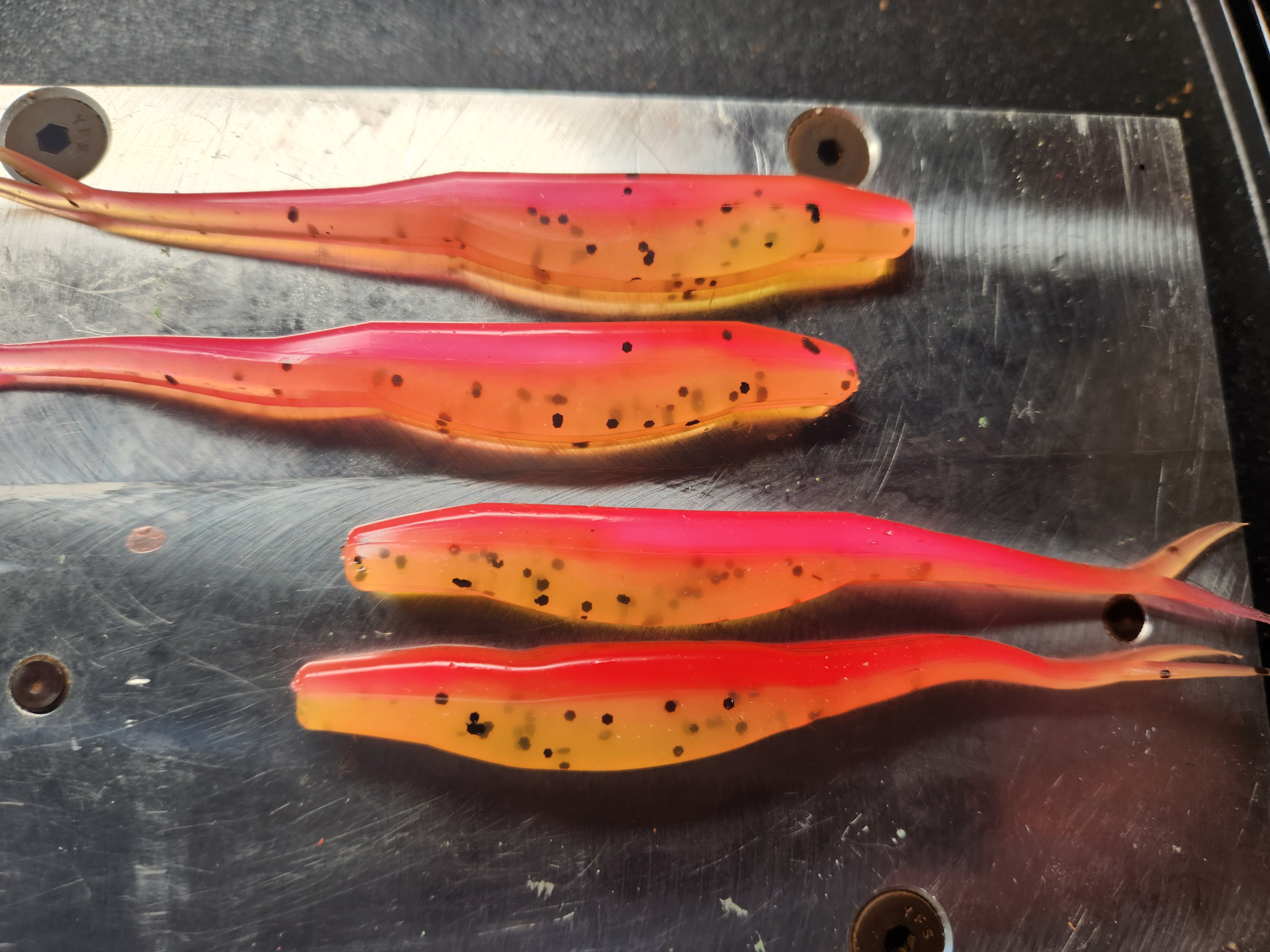 5" Split Tail Hot Pink & Orange Jerk Bait