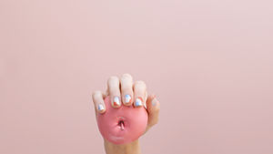 Learning to slow down when things get loud and overwhelming all around. Start 2026 with 3 mindful practices to help you stay grounded.