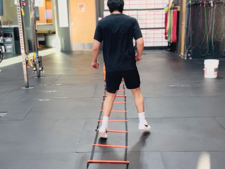 Runner warming up before a training run in Tualatin Oregon to help reduce running injury risk and prepare for Hood to Coast training