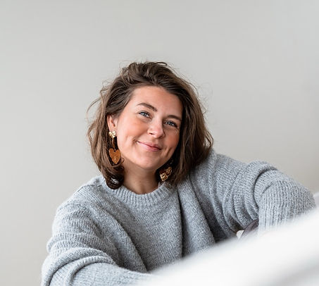 Holistisch coach/therapeut praktijk YUNA nodigt uit voor contact of vrijblijvende kennismaking