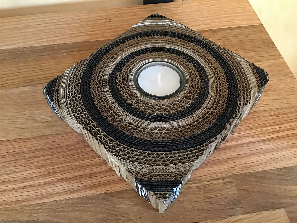 Bougeoir en dentelle de carton