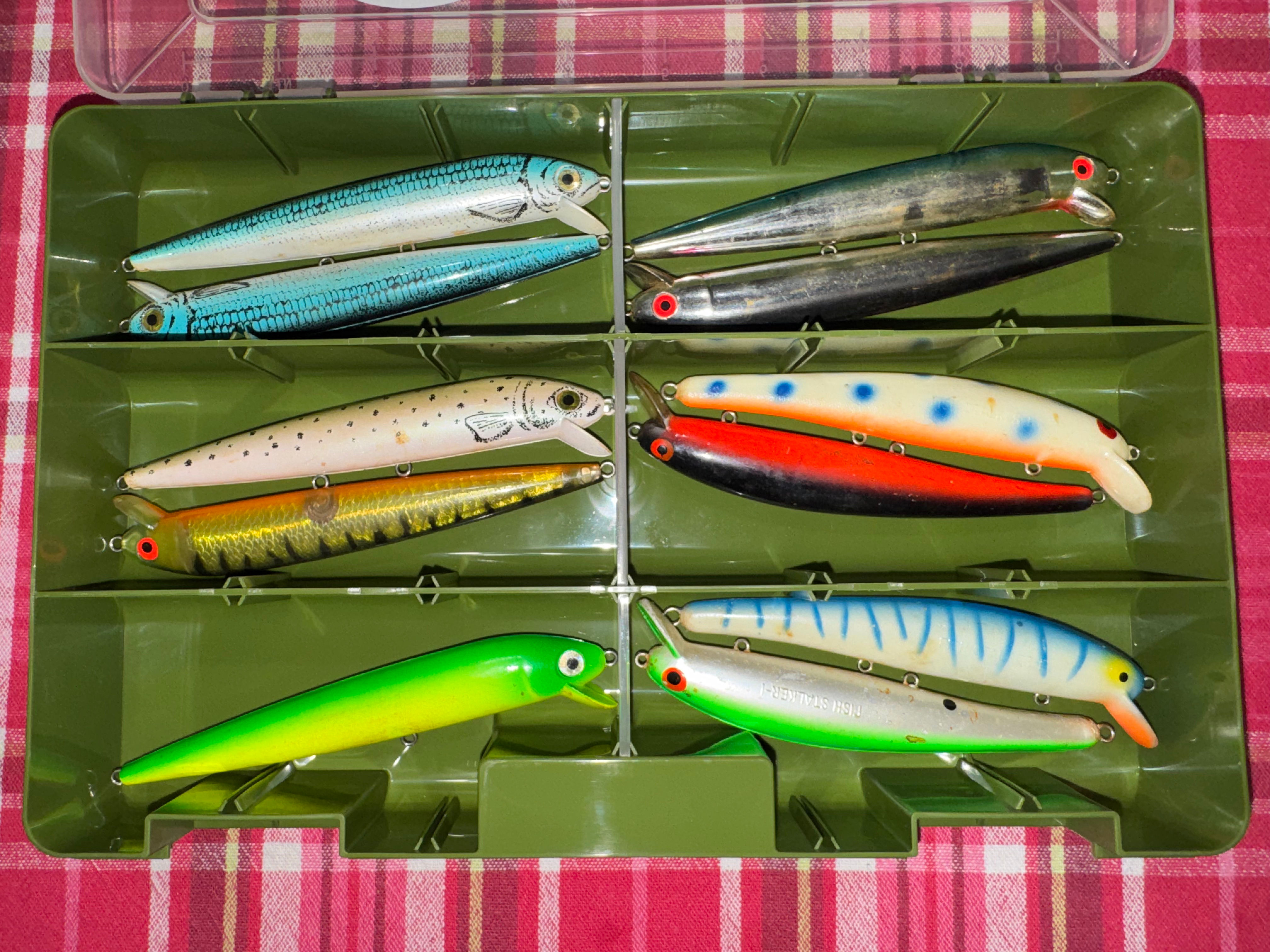 Tray #424: (11) Vintage Bomber Lures