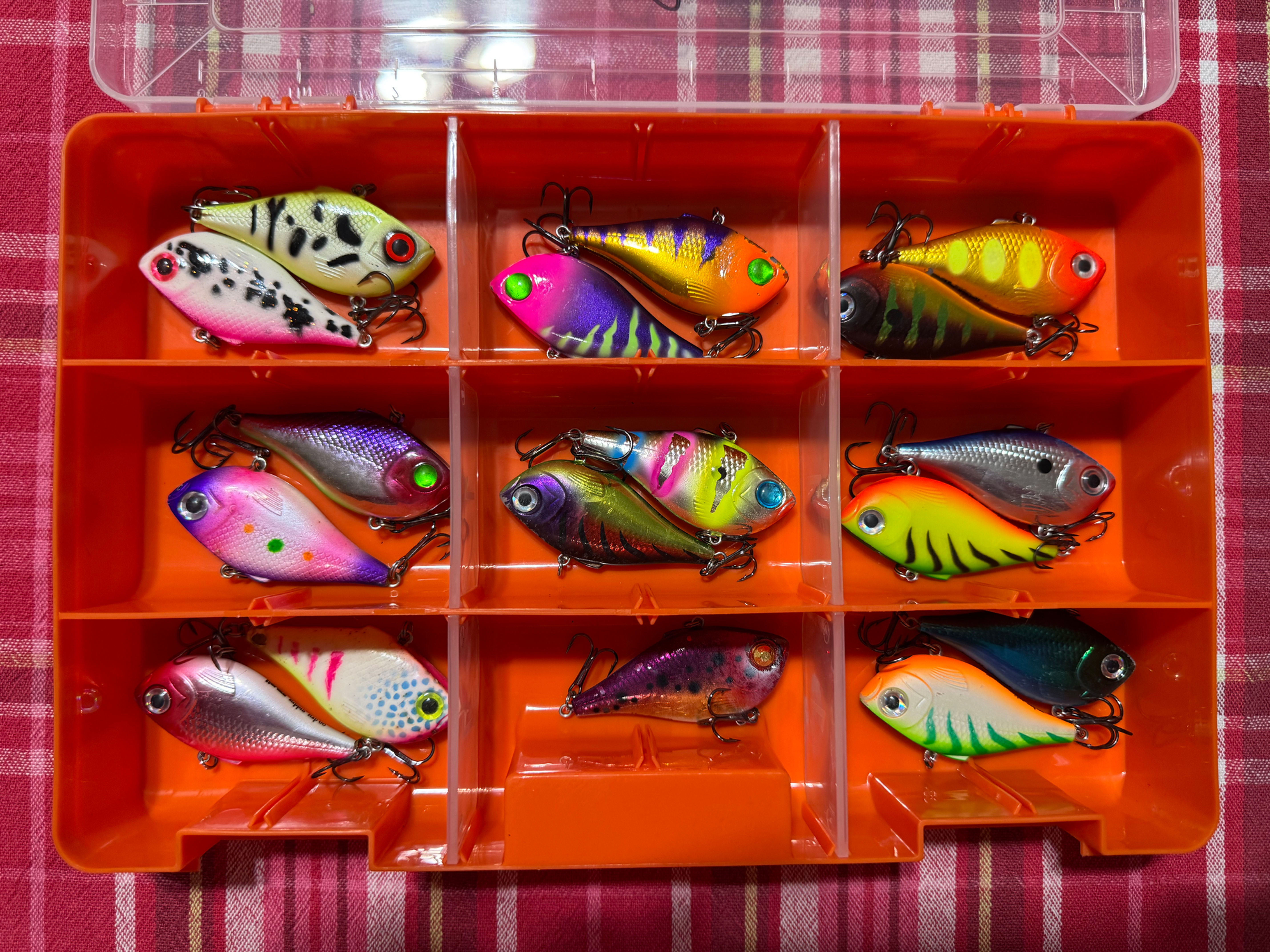 Tray #526- (17) Lipless Lures (size 06) w/ autographed tray