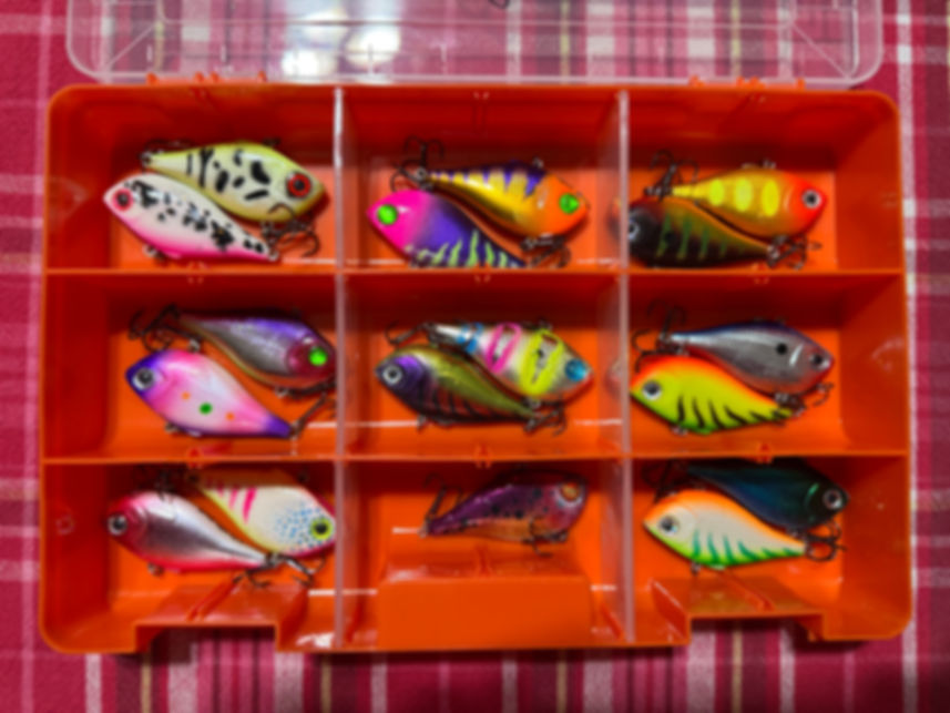Tray #526- (17) Lipless Lures (size 06) w/ autographed tray