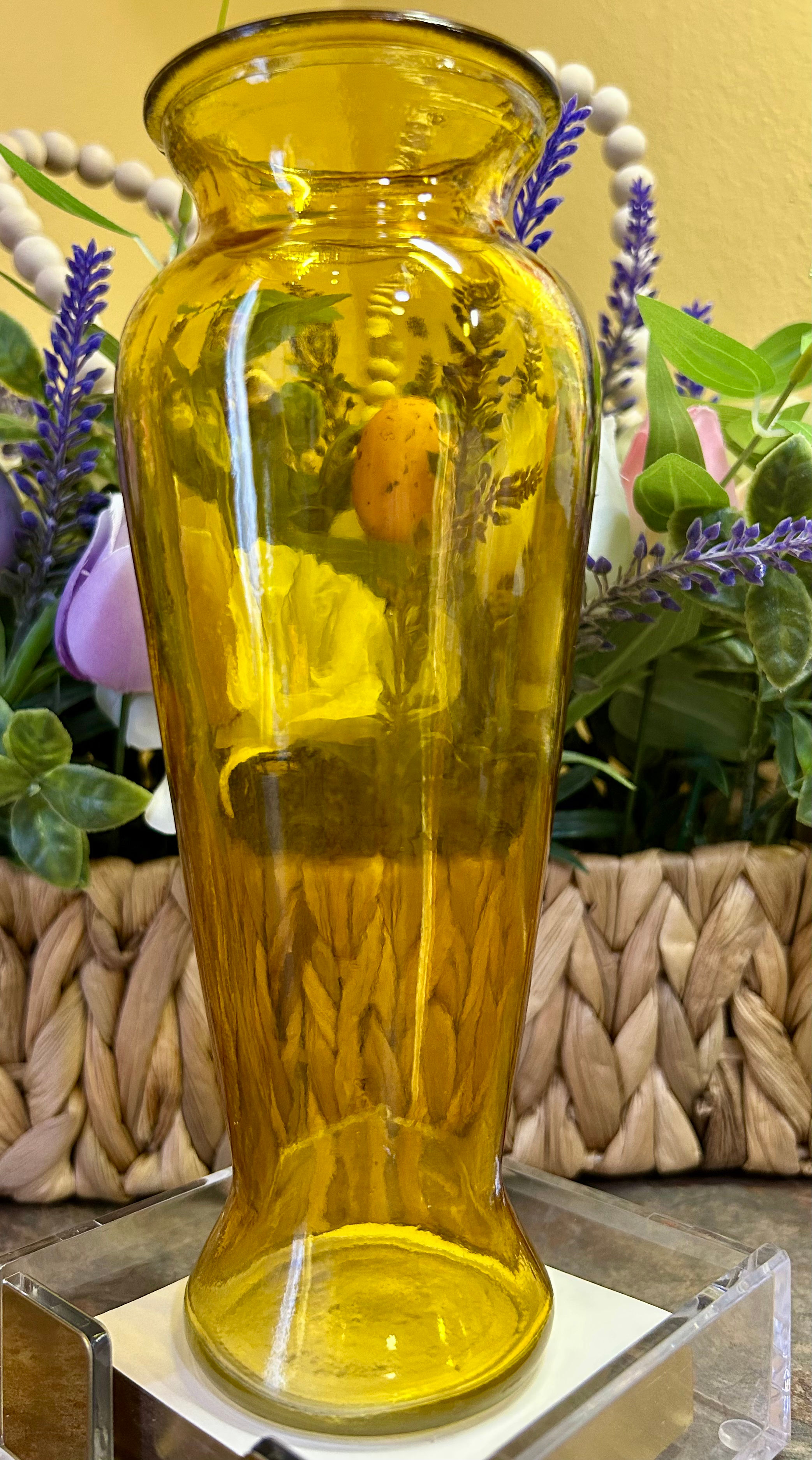 Stunning Yellow Glass Flower Vase