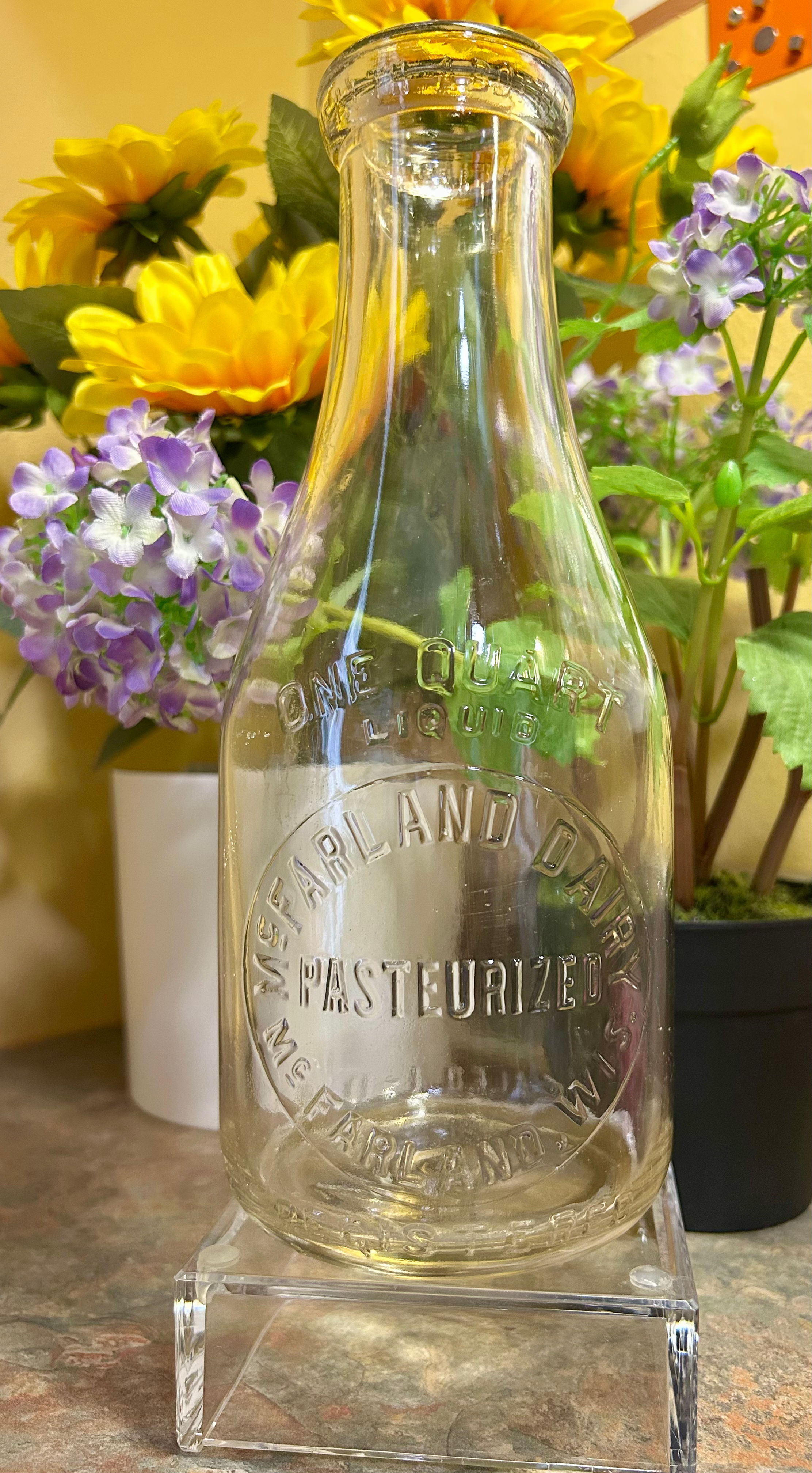 Beautiful Vintage McFarland Dairy Glass Milk Bottle One Quart