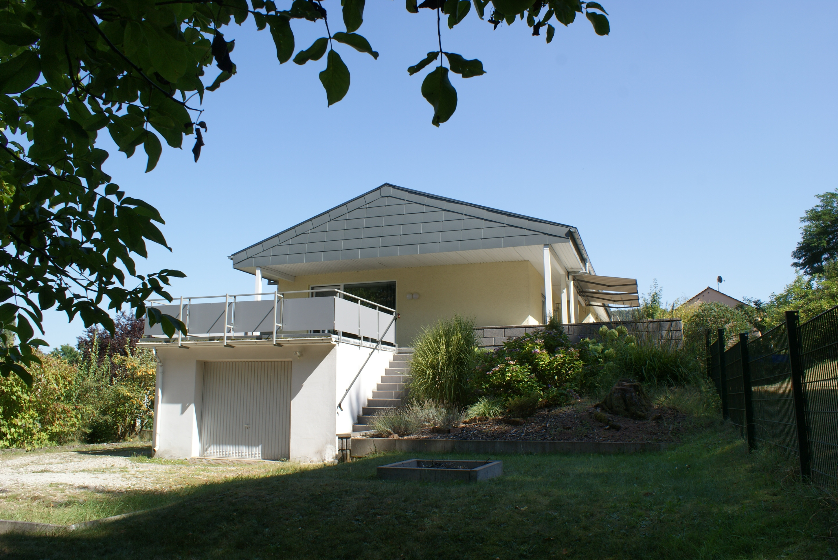Garage mit Terrasse