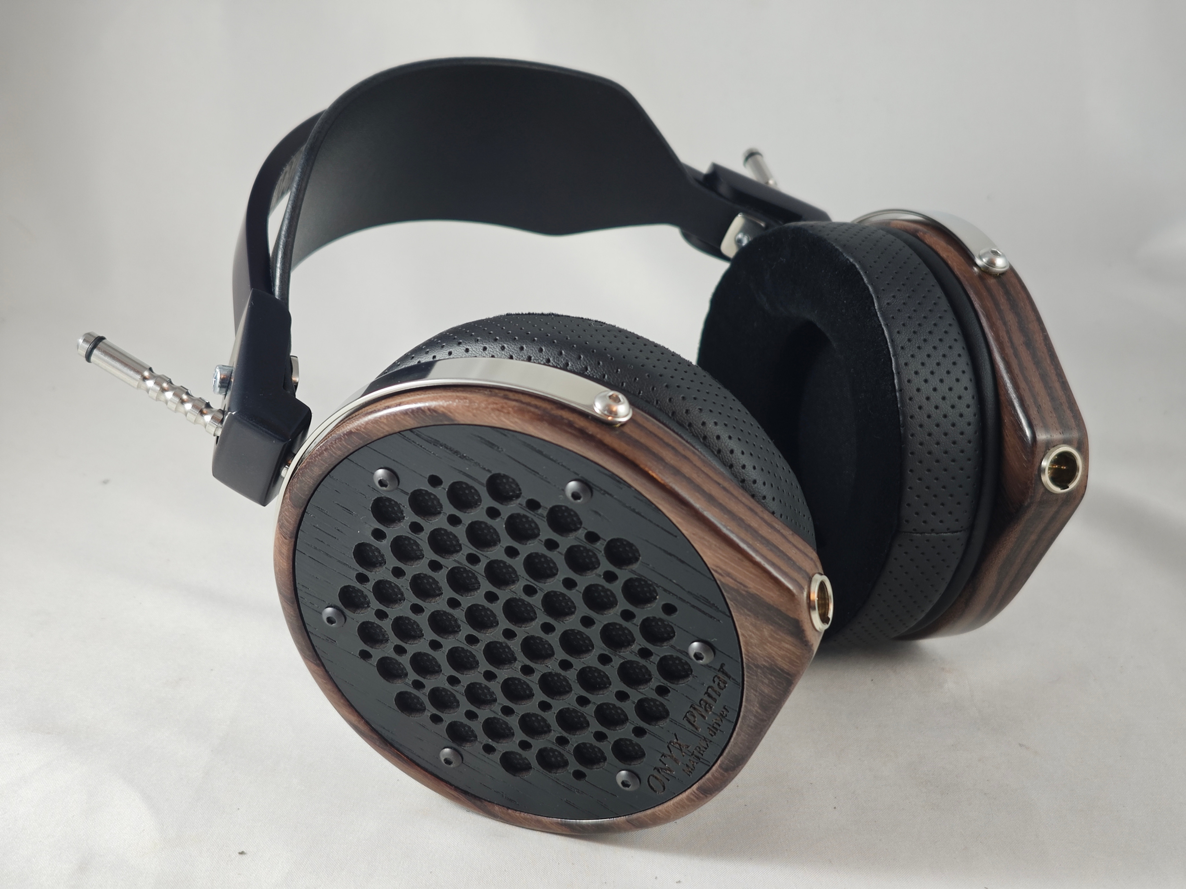 ONYX Planar (polisandr wood)