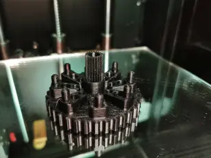 roue-crantée-reproduction-duplication-cassée-solide-machine