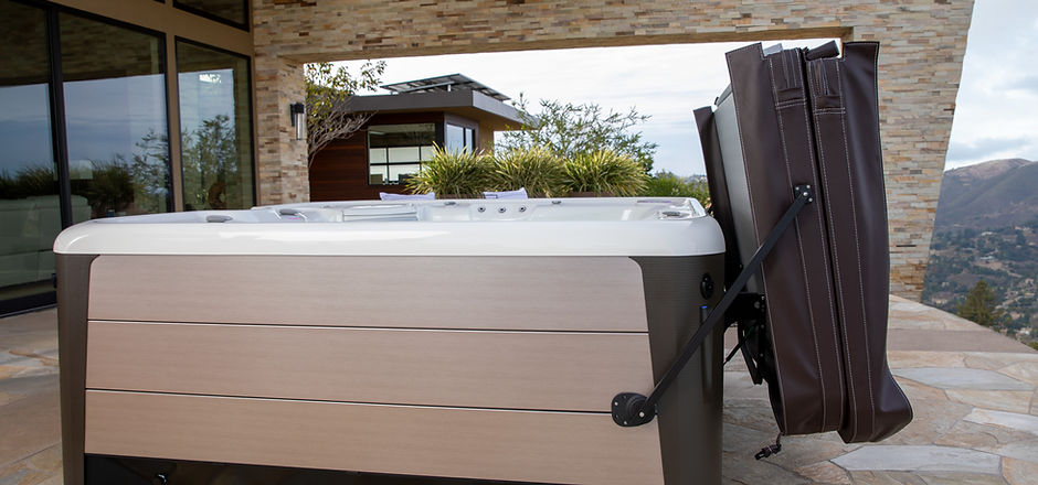 HotSpring-Highlife-Envoy-2019-Alpine White-Bronze-Lifestyle-Coverlifter